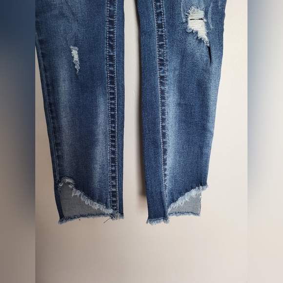 Seven7 Cropped Distressed Jeans in Blue, Size 4 (26x26) - Picture 2 of 8